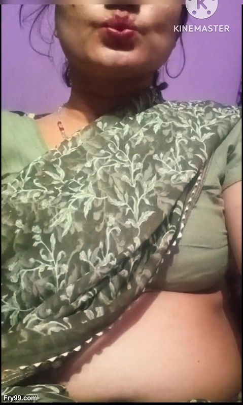 Sexy indian bhabhi give kisses to all her lovely fanse