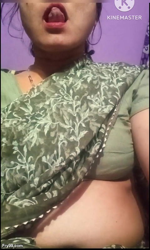 Sexy indian bhabhi give kisses to all her lovely fanse