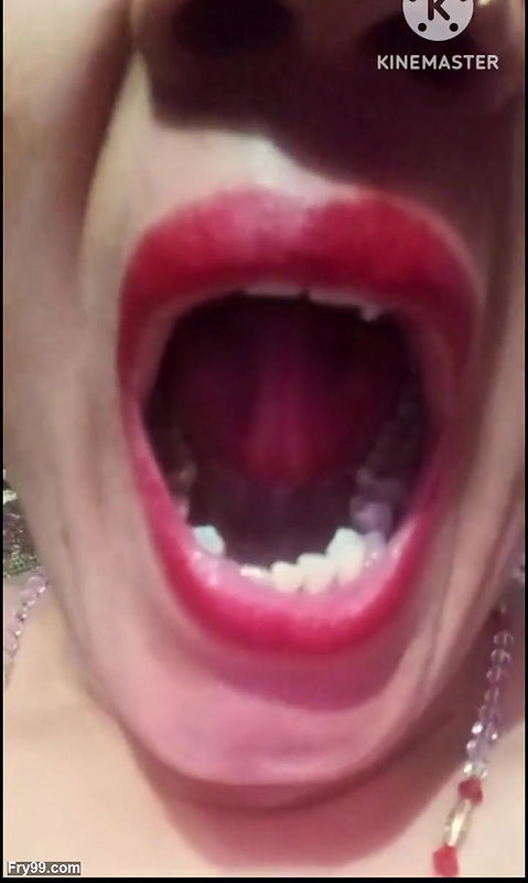 Sexy indian bhabhi give kisses to all her lovely fanse