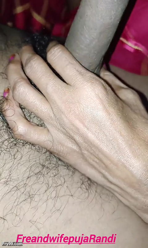 Puja bhabhi apne boyfriend ka land chus Rahi hai