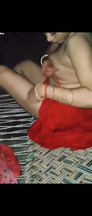 Desi Bhabhi Give Handjob and Fucked