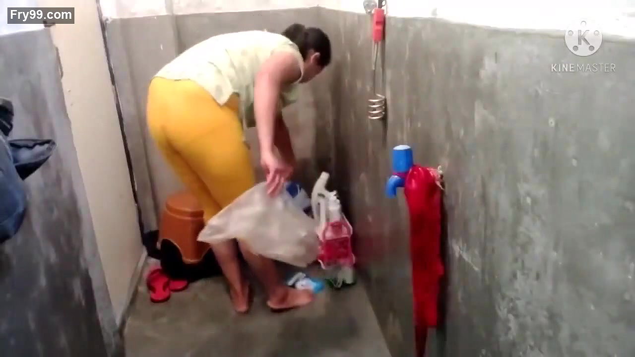 Horny booby aunty washing clothes showing huge hanging boobs