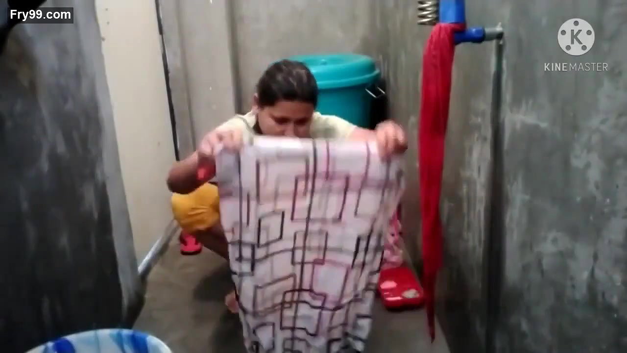 Horny booby aunty washing clothes showing huge hanging boobs