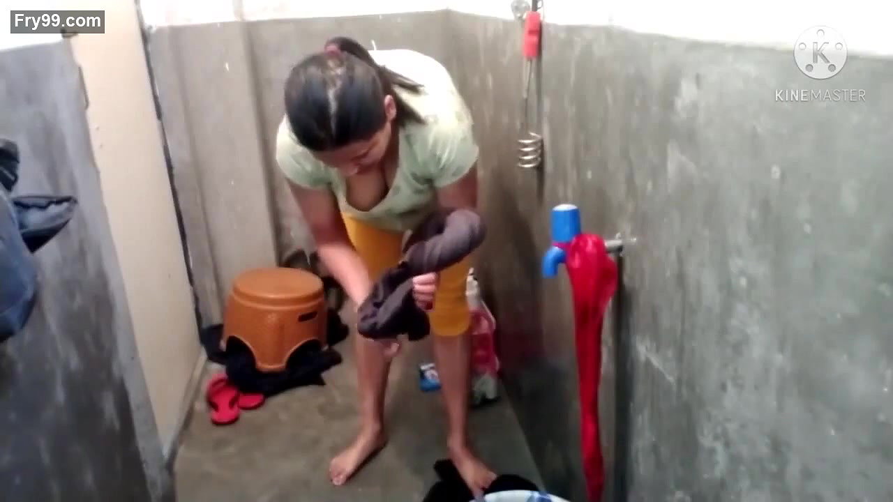 Horny booby aunty washing clothes showing huge hanging boobs