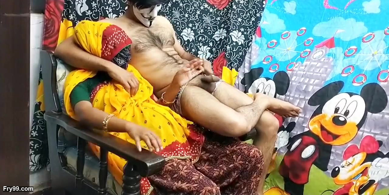 Village advantage DESI GAVAR Paros Ki bHabhi Ko MOKA DEKH KR CHOD DIYA Bade Dudh wali Paros Ki bHabhi Ko Chini Mangne ke Bahane
