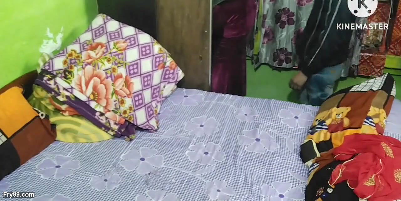 Very cute Indian housewife and sexy clip and give me sex very cute sexy gand