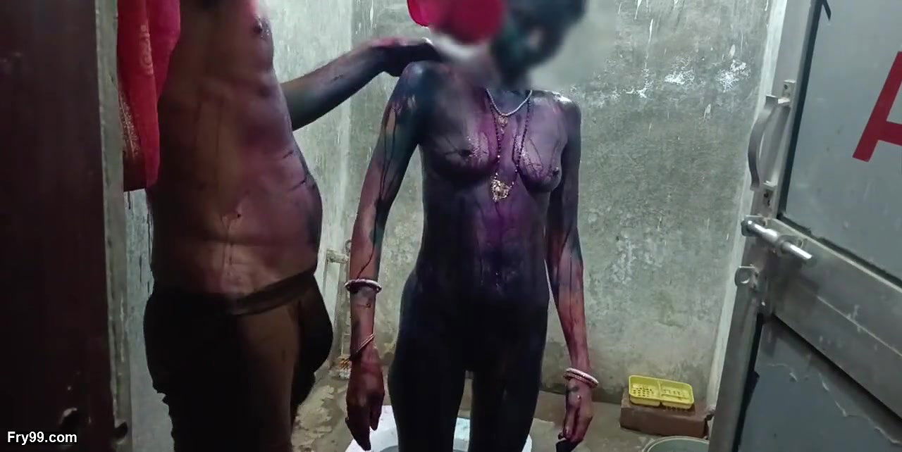 UP Bali’s Sarita Bhabhi played Holi by taking her to the bathroom, brother-in-law Bhabhi Holi video
