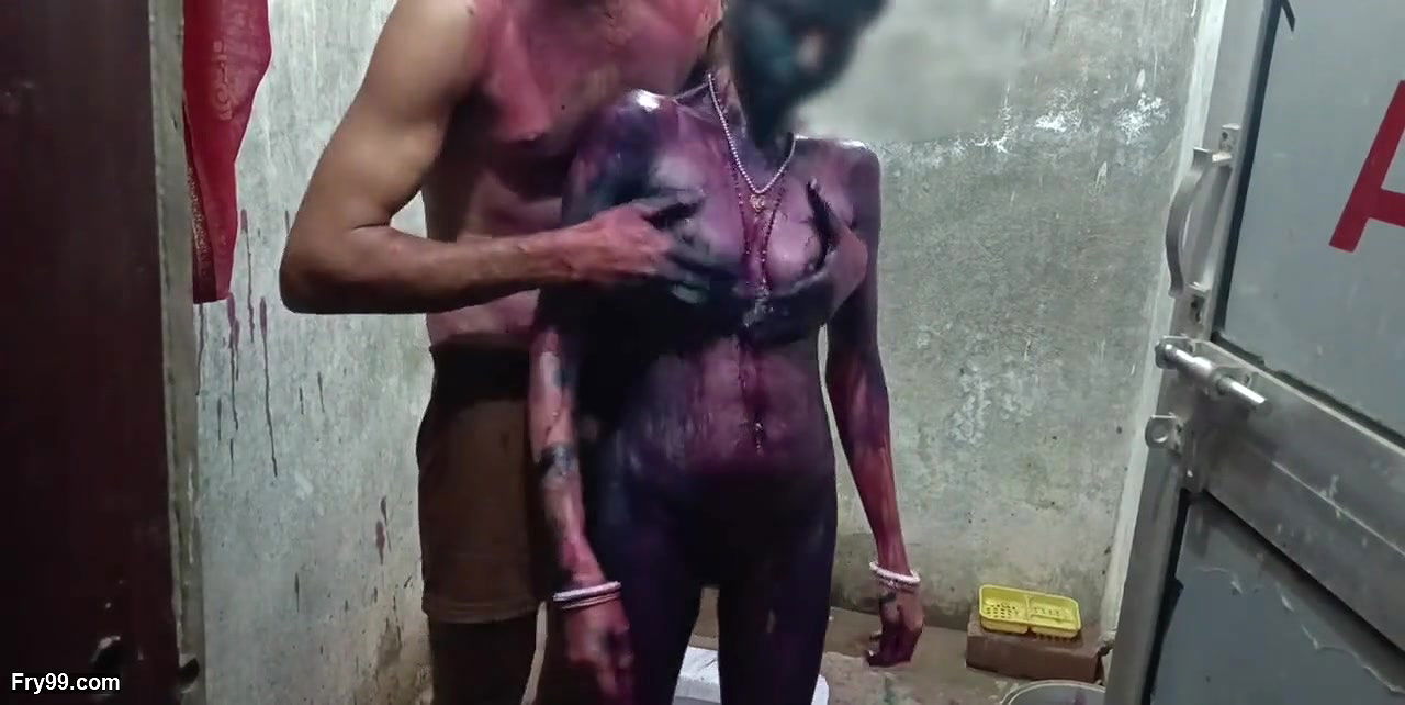 UP Bali’s Sarita Bhabhi played Holi by taking her to the bathroom, brother-in-law Bhabhi Holi video