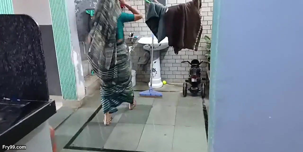 Tight Pussy Desi Bhabhi in Saree Fucked Hard by Devar in Naughty Desi By-Snapchat143