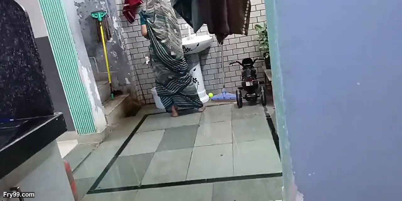 Tight Pussy Desi Bhabhi in Saree Fucked Hard by Devar in Naughty Desi By-Snapchat143