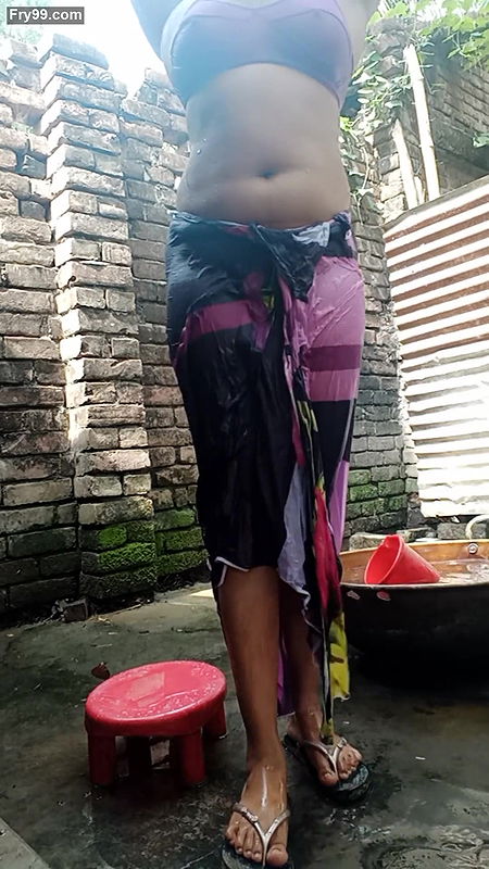 Sexy erotic alone Bangladeshi village girl is bathing in the bathroom