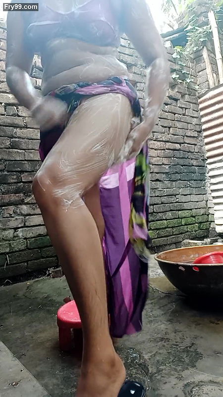 Sexy erotic alone Bangladeshi village girl is bathing in the bathroom