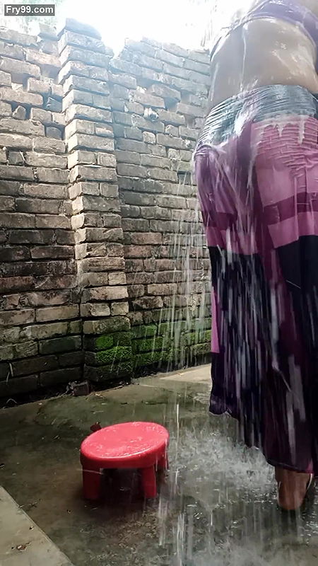 Sexy erotic alone Bangladeshi village girl is bathing in the bathroom
