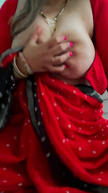 Milf Bong in Saree Playing with her Boobs