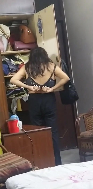 Secretly Captured Bhabi Dress Changing