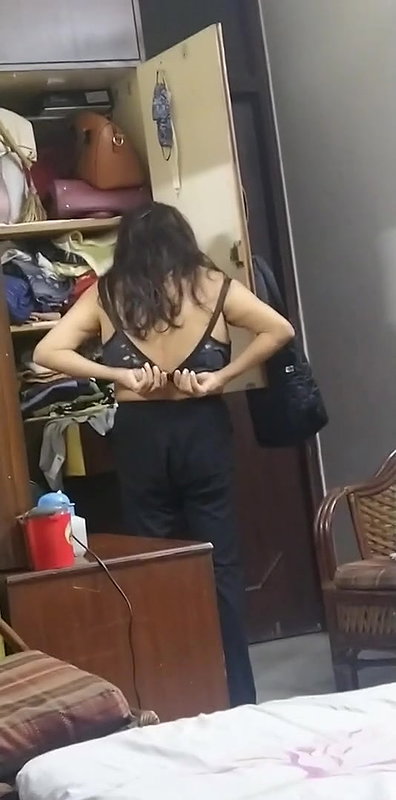 Secretly Captured Bhabi Dress Changing