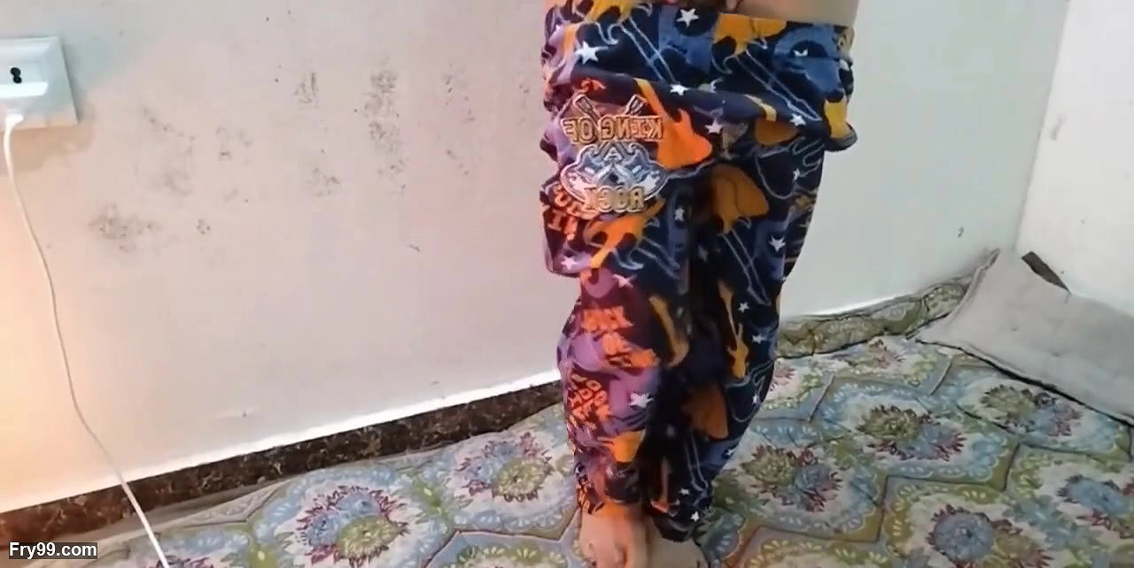 Pados ki chachi ki jawani dekh mari gand