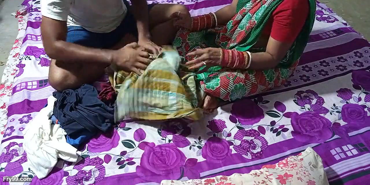 Morning Me Kapde Bechne Wali Garib Ladki Ko Pese Dekar Choda