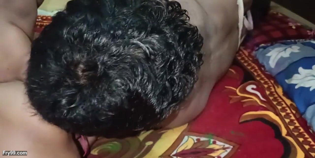 Massaged the village aunty with color in Holi, applied color in aunty’s ass and cool little tit and licked the pussy, aunty took out cum on the mouth