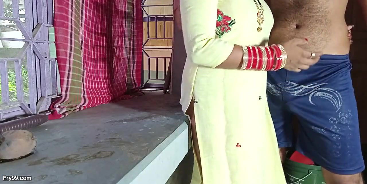 Malkin Ki Jawan Badi Beti ko Kitchen Stand Par Choda