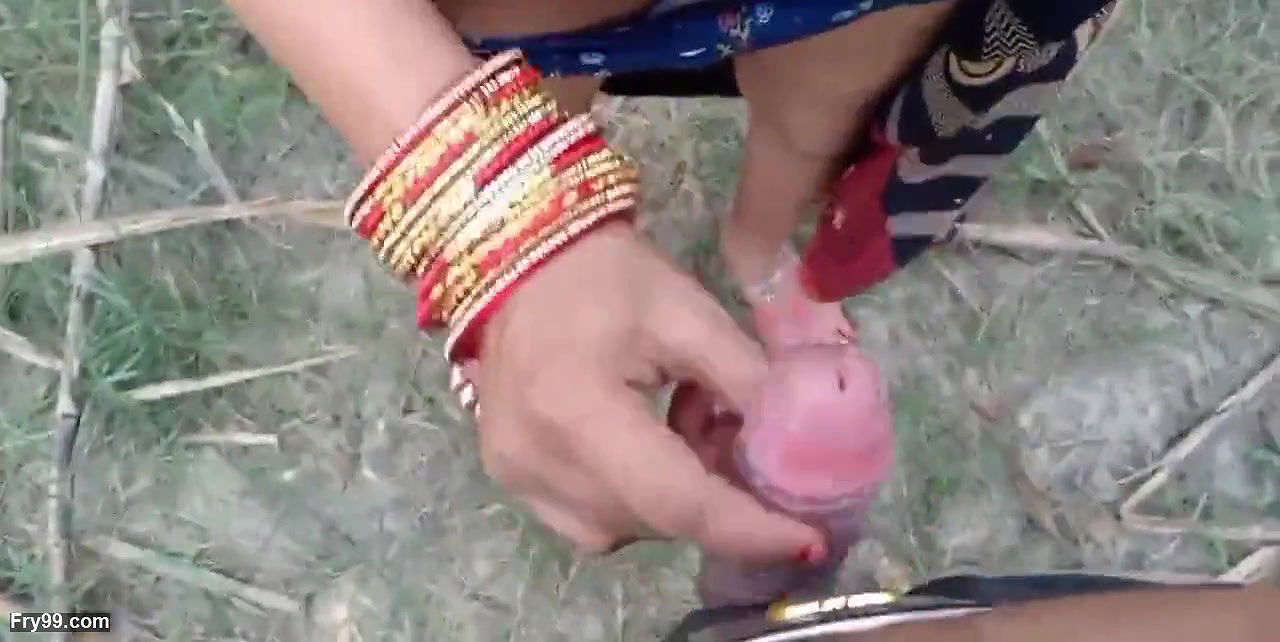 Ladki ko jangle ki jhadi me Lejakar choda desi outdoor