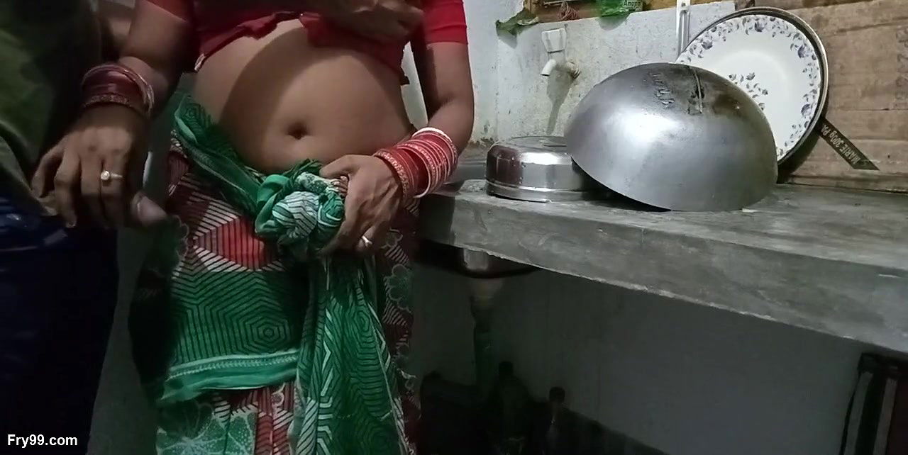 Kitchen Me Kaam Kar Rhi Saali Ko Jabardasti Choda Bedroom Me
