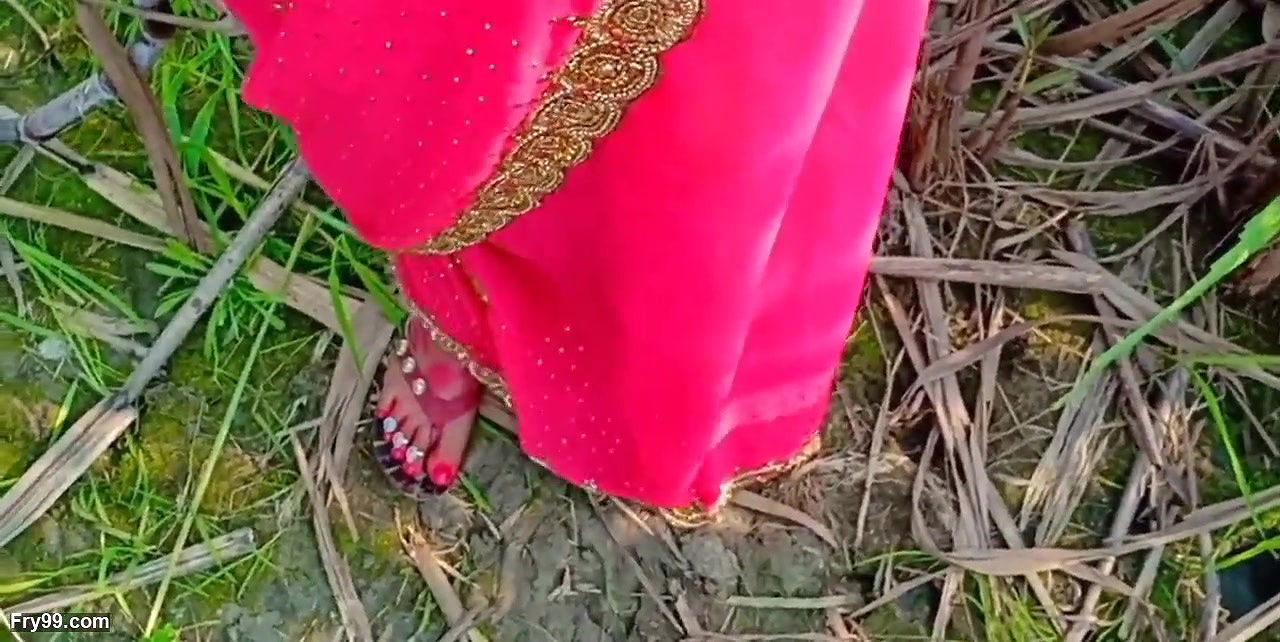 Jungle ganne ke khet me chod diya Bhabhi ko desi outdoor