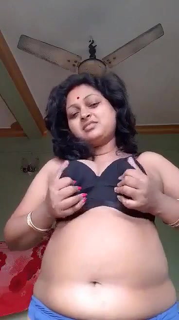 Sexy boudi fingering