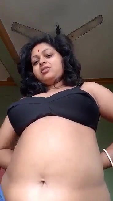 Sexy boudi fingering
