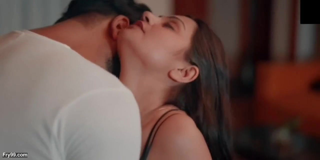 Indian Beautiful Couples Are Romance and sex enjoy