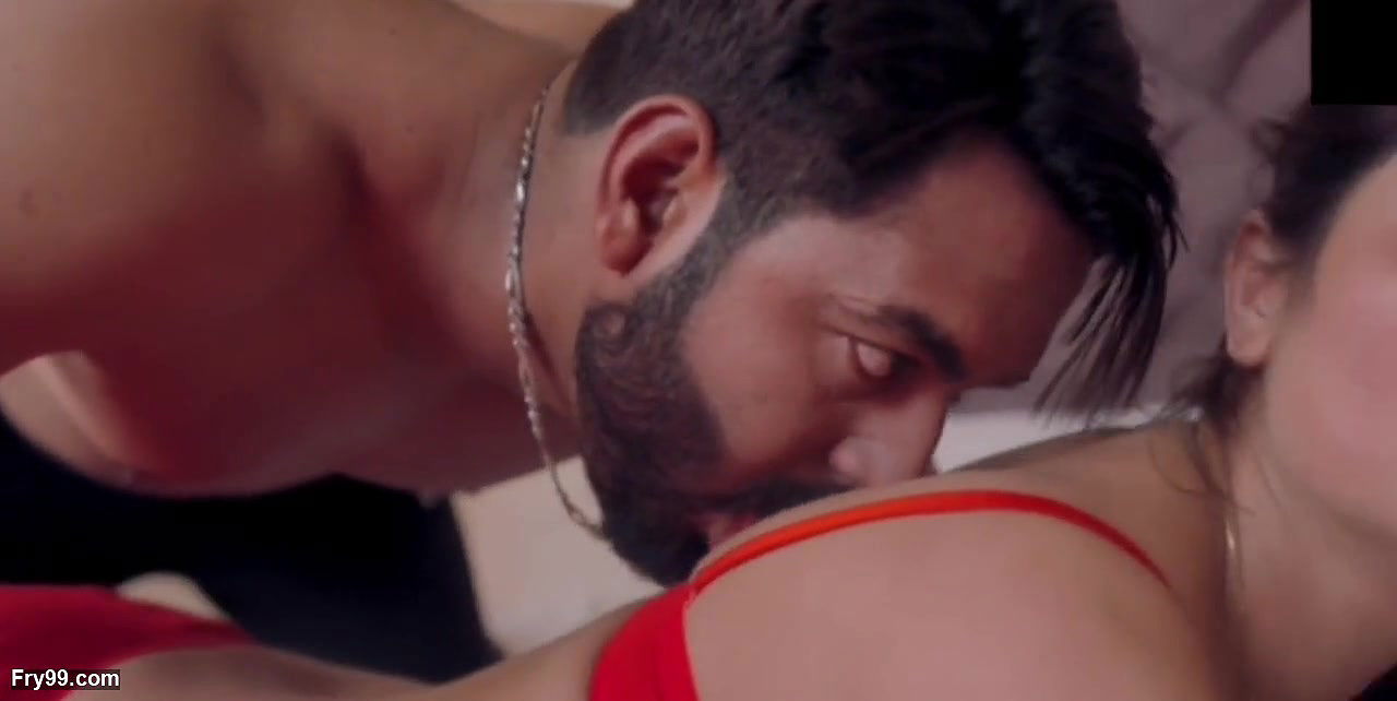 Indian Beautiful Couples Are Romance and sex enjoy