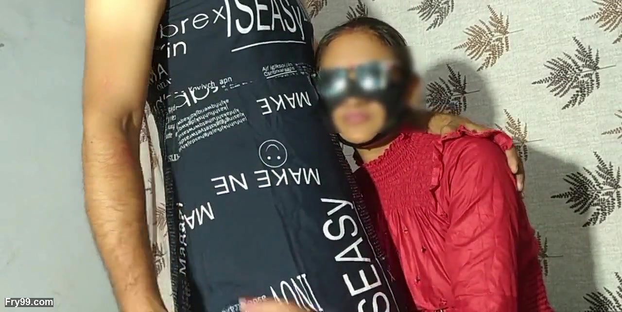 I TAKE ADVANTAGE OF HER SLEEPING AND I MAKE HER SUCK MY COCK Didi ki raat ma chudai ki Masti sa hot Beautiful cock in pussy