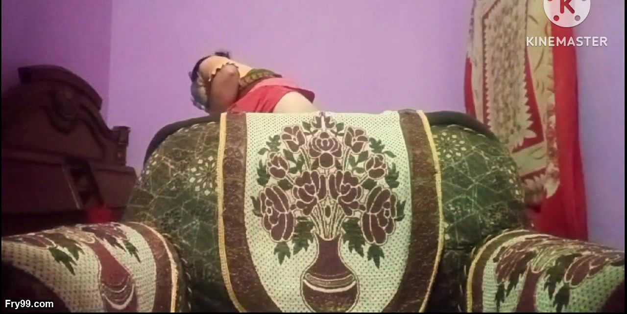 Desi village aunty rubbing her hairy pussy to masturbate