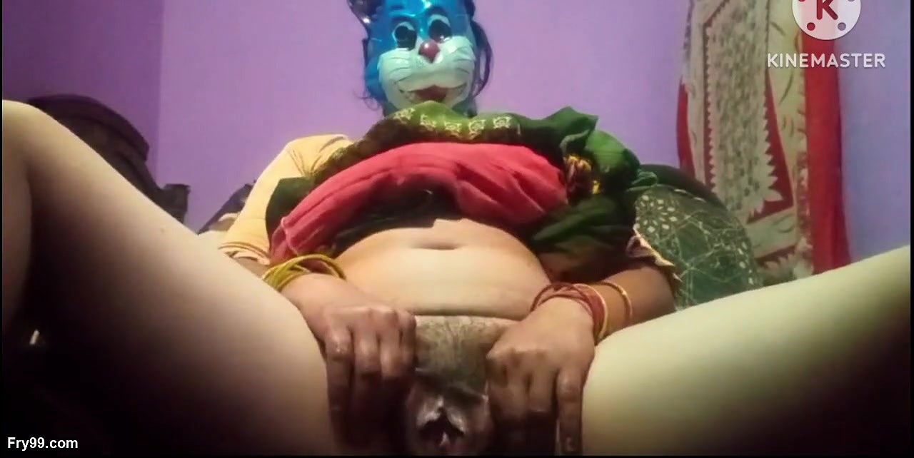 Desi village aunty rubbing her hairy pussy to masturbate