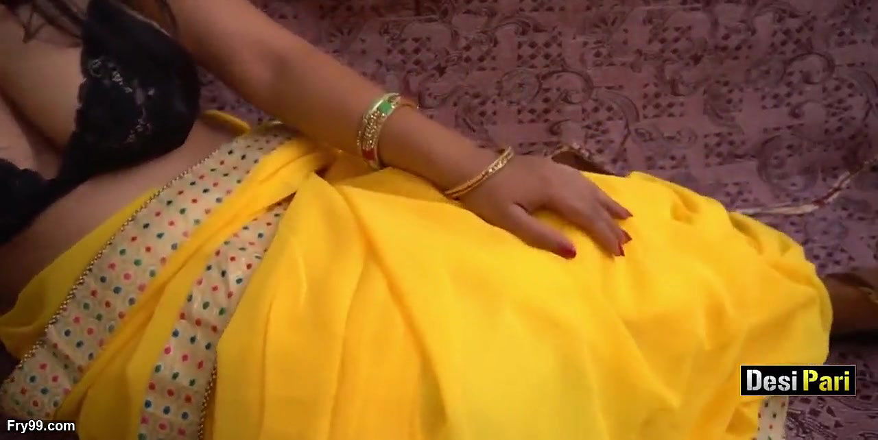 Desi Pari – Hot Indian Bhabhi Has Big Boobs and a Sweet Pussy