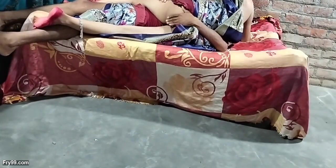 Desi married hasband wife night honeymoon in hause room