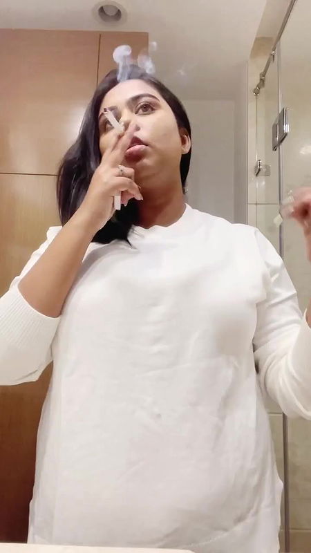 Busty Hot Oasi Das Boobs Shake Folds Show Nude