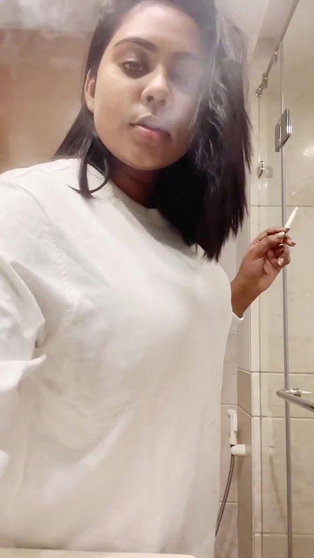 Busty Hot Oasi Das Boobs Shake Folds Show Nude