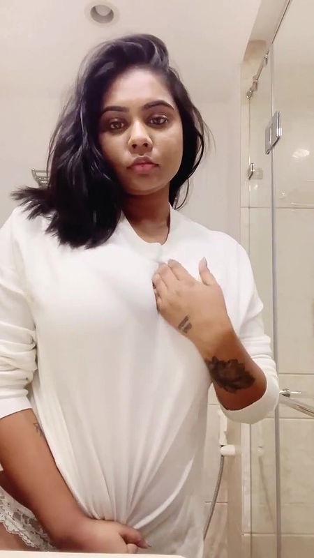 Busty Hot Oasi Das Boobs Shake Folds Show Nude