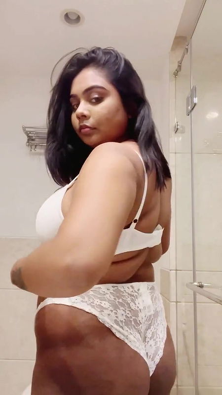 Busty Hot Oasi Das Boobs Shake Folds Show Nude