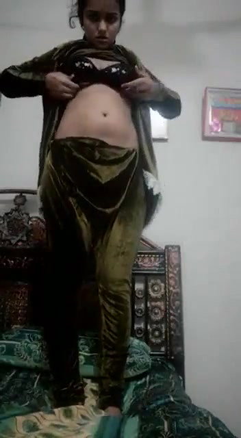 Paki babe showing