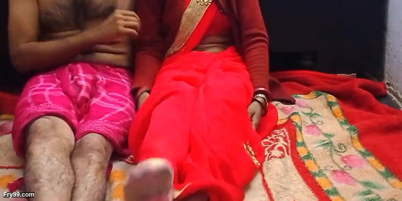 Bhabhi ko Akele dekh kar devar ki Hui Niyat kharab bich Angan Mein Chod Dala Har position mein dogi style Mein Leta kar