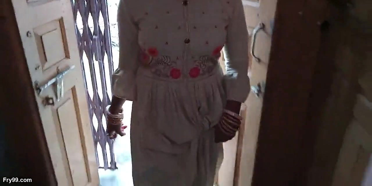 Ajanabi Pani Peene Ghar Andar Aya Or Mujhe Chod Ke Chala Gya