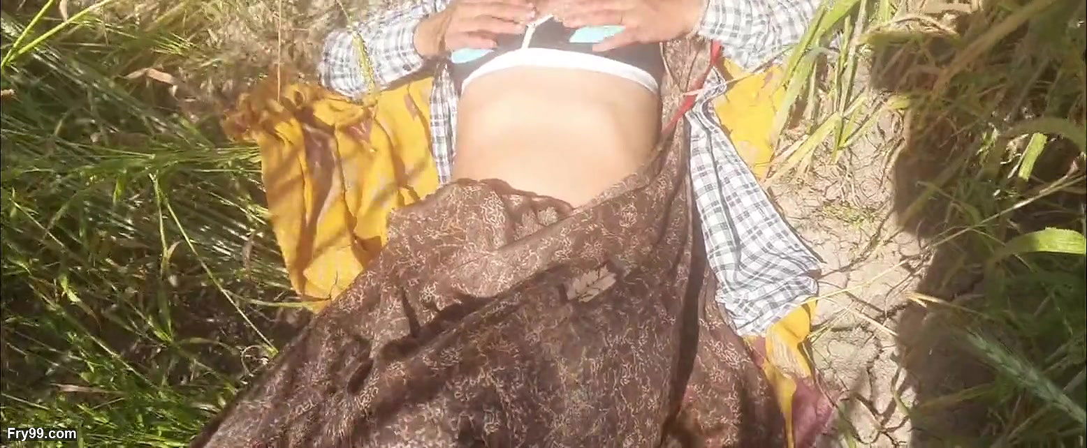 Desi daughter-in-law is walking in the wheat field in front of her father-in-law with her big ass and fingering her pussy