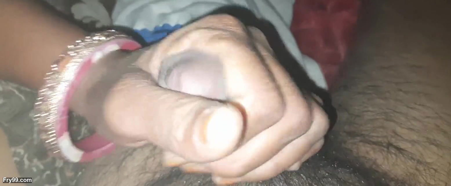 Desi bhabhi is vigorously sucking my cock like ice cream