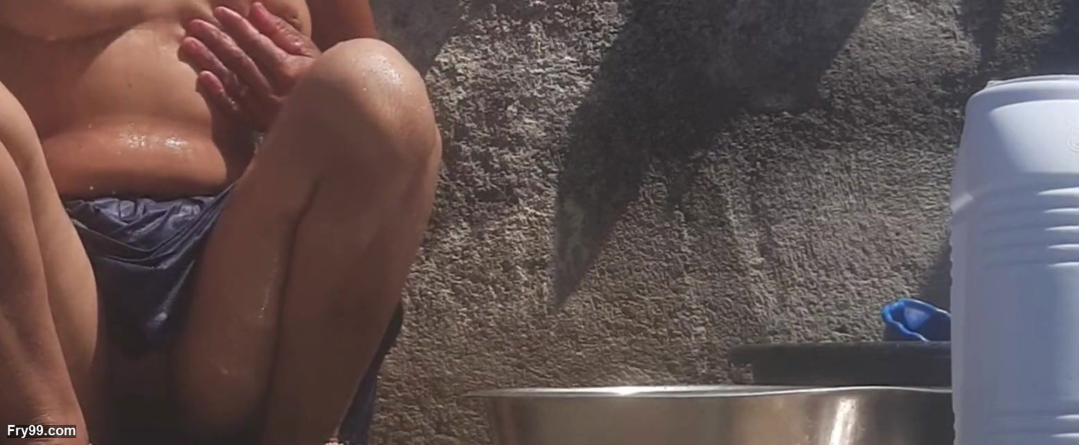 Beautiful sister-in-law in the field, who is roaming in the forest and dropping it and bathing outside in the open bathroom in the field