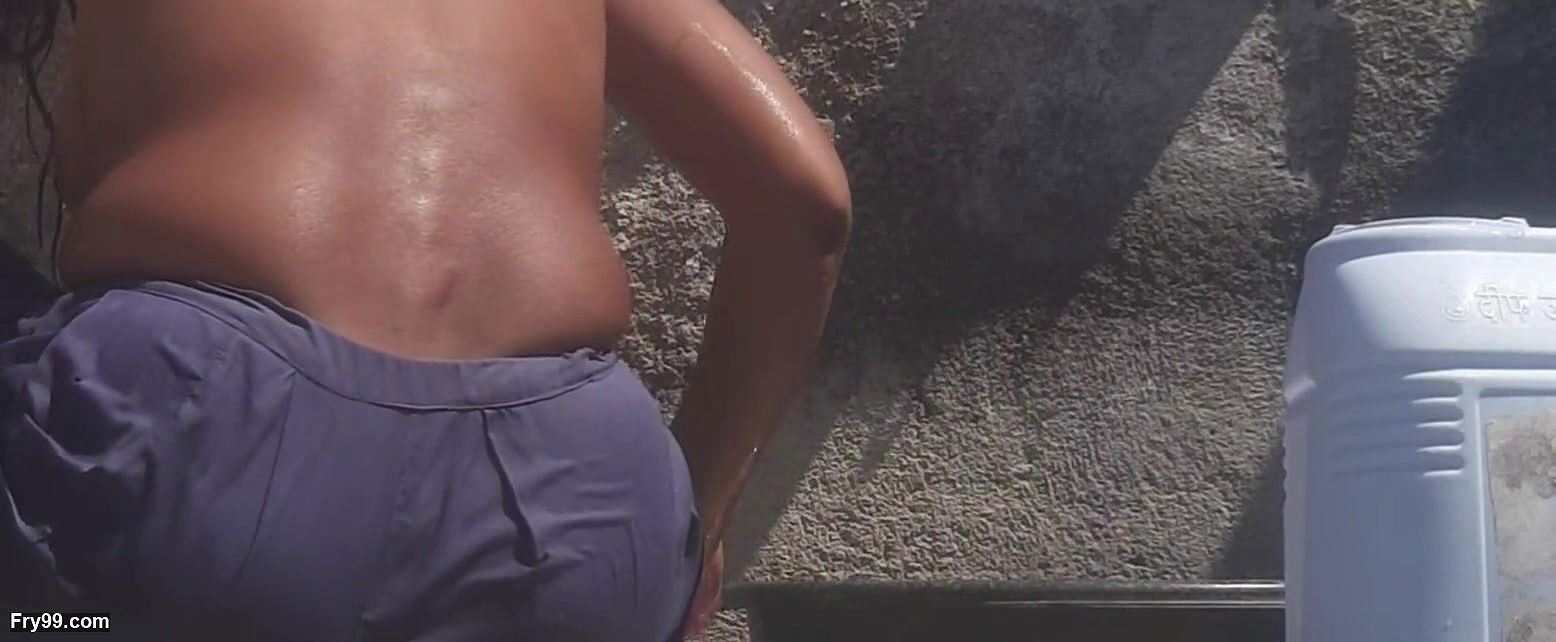 Beautiful sister-in-law in the field, who is roaming in the forest and dropping it and bathing outside in the open bathroom in the field