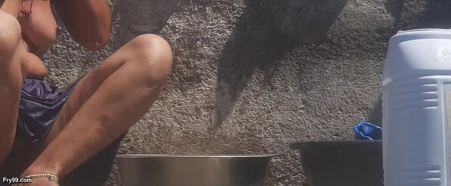 Beautiful sister-in-law in the field, who is roaming in the forest and dropping it and bathing outside in the open bathroom in the field