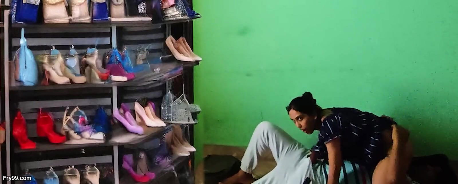 Chappal shop mein chudai