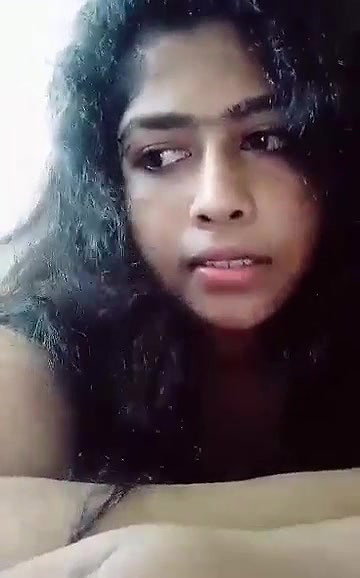Sexy Desi Girl Shows Her Boobs and Big Ass